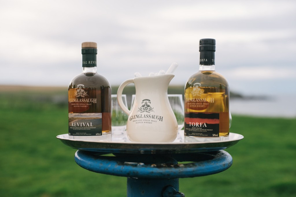 Glenglassaugh - Tasting in front of distillery of Revival and Torfa